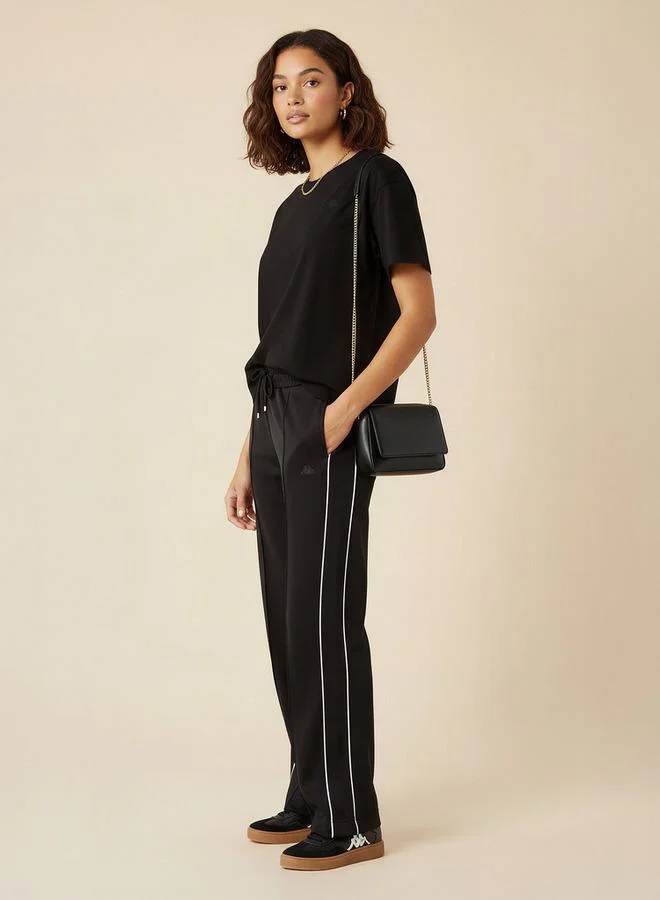 كابا تيشيرت كابا نسائي مطرز بشعار قابل للتمدد