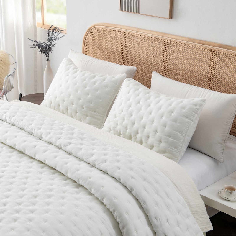 HIARUO 2Piece Twin Quilt Set  Soft Warm Ultrasonic Reversible Coverlet Bedspread Set 68 x 90 Inch with 1 Pillow Sham 20 x 26 Inch White