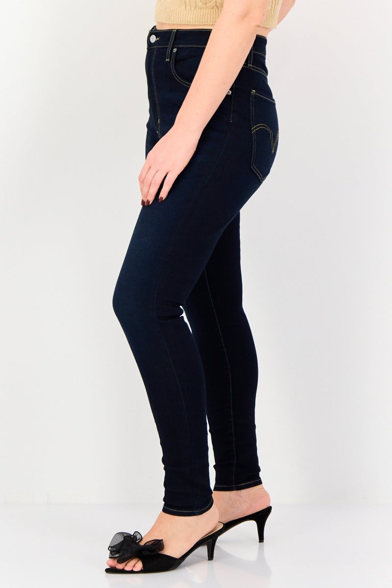 Levi's جينز دنيم نسائي ضيق للغاية بخصر مرتفع، غسلة متوسطة، قابل للتمدد، لون كحلي - Image 3