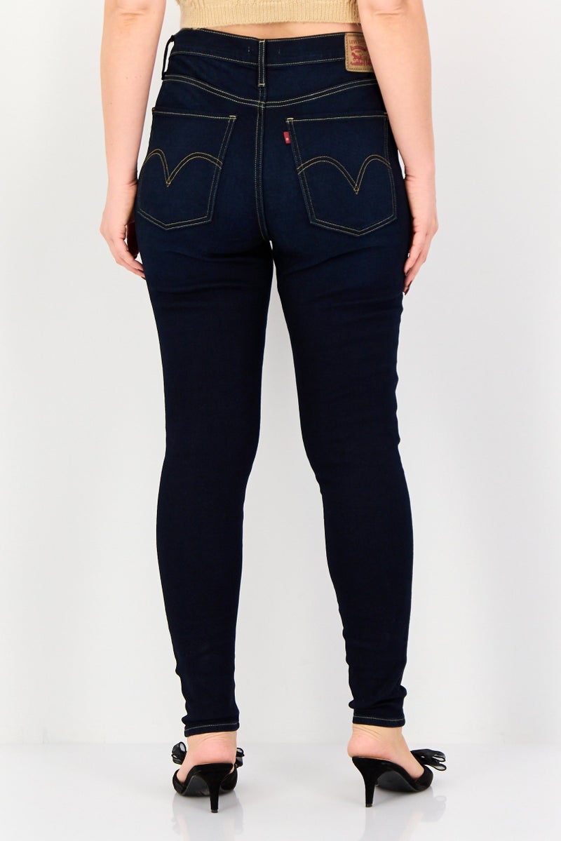 Levi's جينز دنيم نسائي ضيق للغاية بخصر مرتفع، غسلة متوسطة، قابل للتمدد، لون كحلي - Image 2