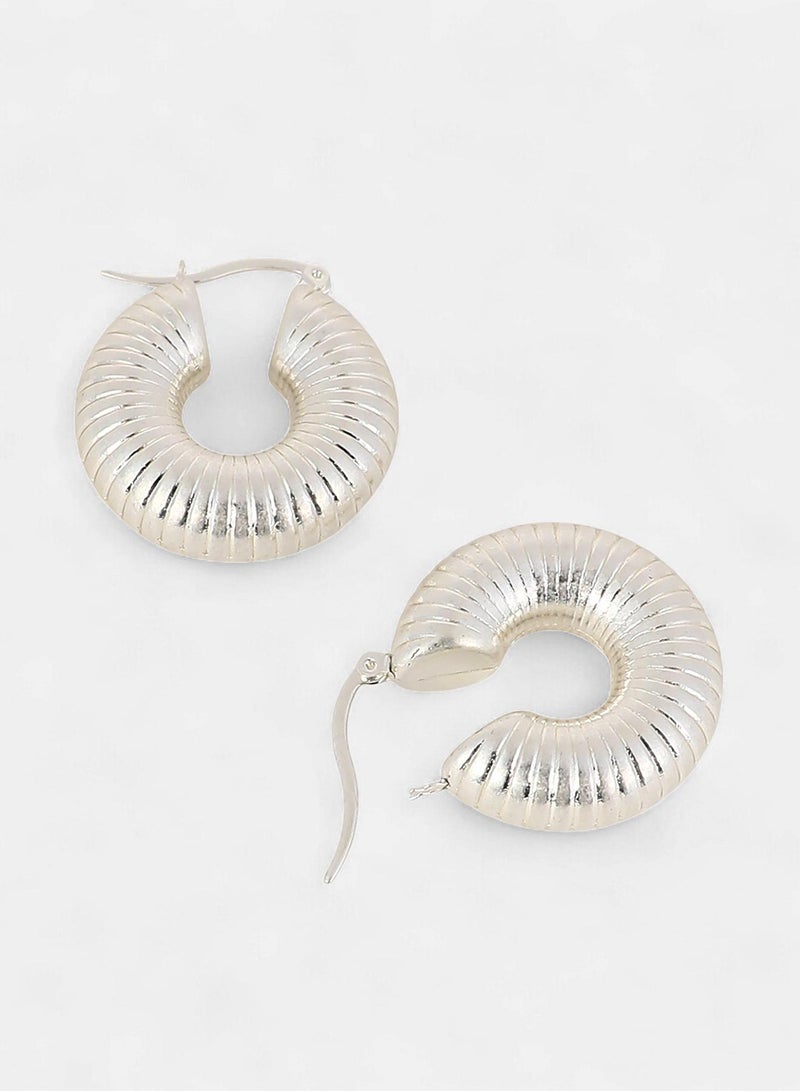 SOHI Snake-Ribbed Artificial Hoop Earring Jewellery  - Image 5