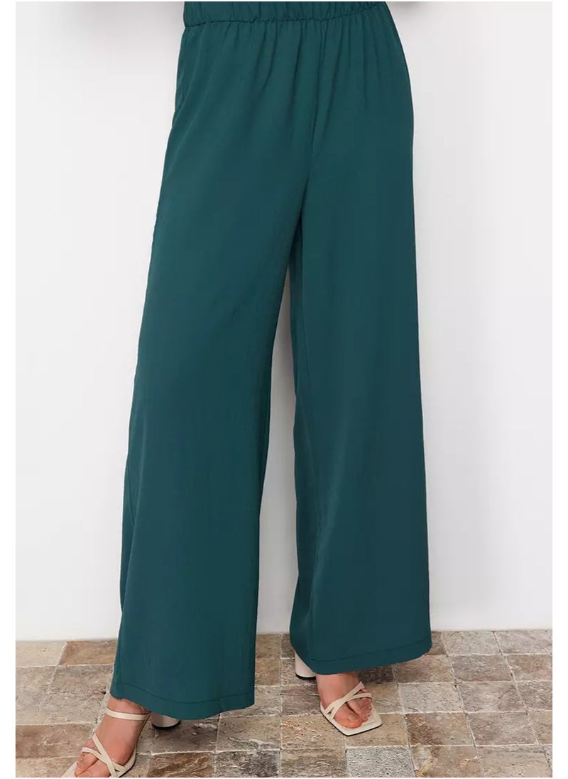 Elegant emerald green two-piece set in soft size 37, lightweight aerobic fabric, Designed with a collared shirt and wide-legged pants, it gives you a comfortable and modern look, Ideal for everyday wear and casual outings , It combines elegance and practicality with a breathable material that fits all body types Model TCTSS24US00061