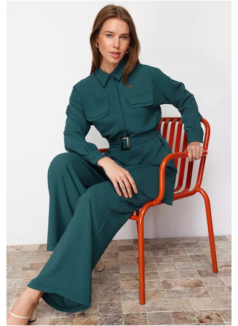 Elegant emerald green two-piece set in soft size 37, lightweight aerobic fabric, Designed with a collared shirt and wide-legged pants, it gives you a comfortable and modern look, Ideal for everyday wear and casual outings , It combines elegance and practicality with a breathable material that fits all body types Model TCTSS24US00061