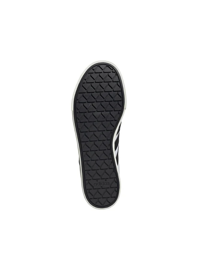 adidas أحذية رياضية بيضاء يومية للجنسين