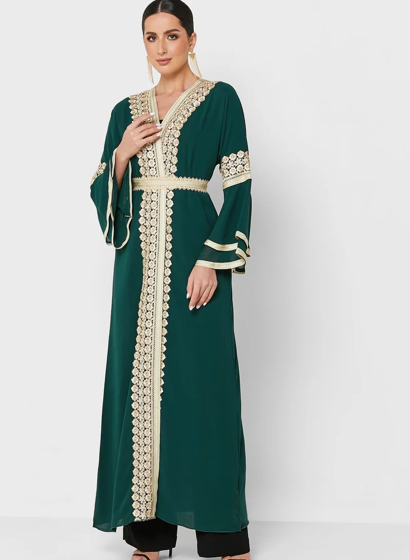 خزانة عباية مغربية مطرزة