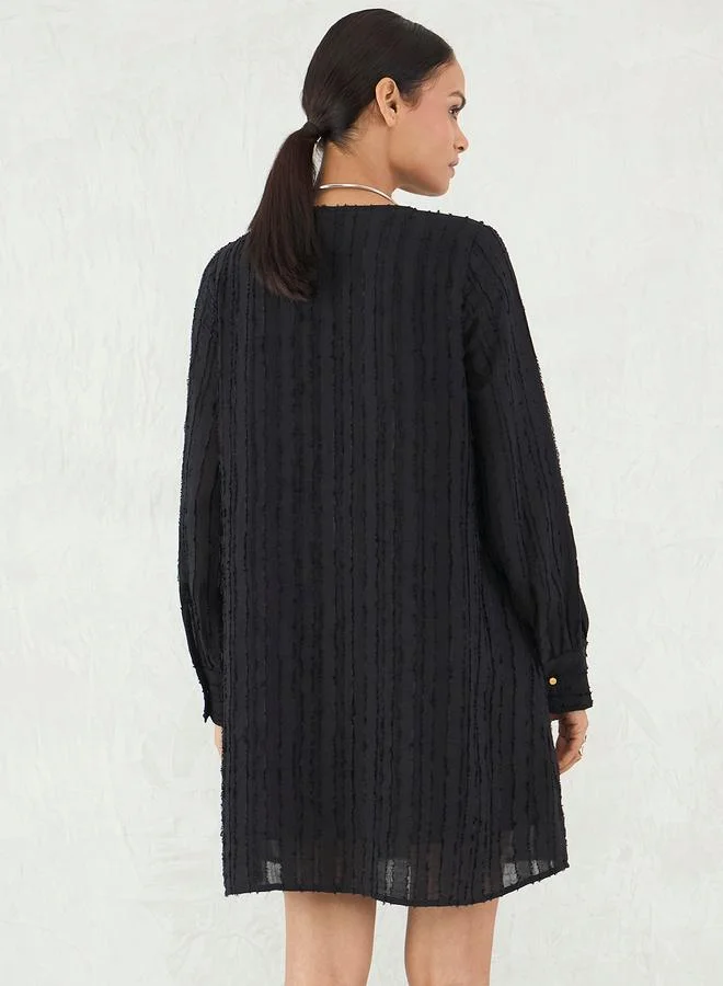 فيميلا Femmella Black Textured Notch Neck Shift Mini Dress