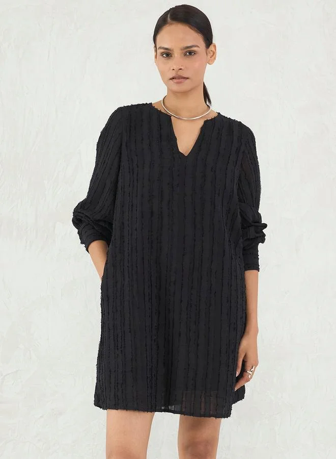 فيميلا Femmella Black Textured Notch Neck Shift Mini Dress