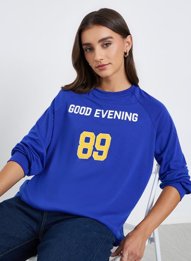 ستايلي تيشيرت بأكمام ريجلان وطبعة جرافيك - Image 1