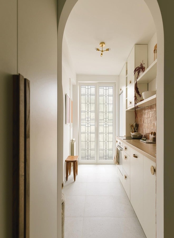 آرت سكيب آرتسكيب جنيف | غشاء نافذة للخصوصية بنمط زجاج معشق مزخرف | غير لاصق ويوفر حماية من الأشعة فوق البنفسجية | سهل التركيب والإزالة | 24 × 36 بوصة | صنع في الولايات المتحدة الأمريكية - Image 2