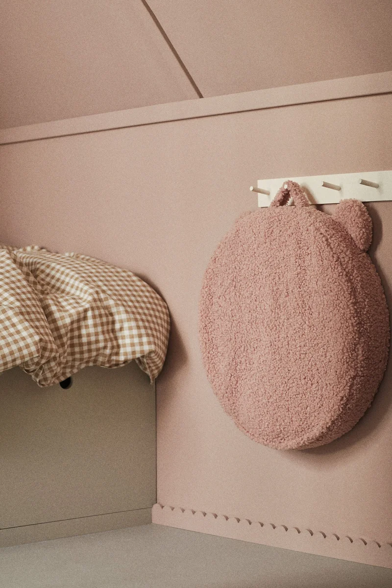 اتش اند ام وسادة ديكور من نسيج تيدي