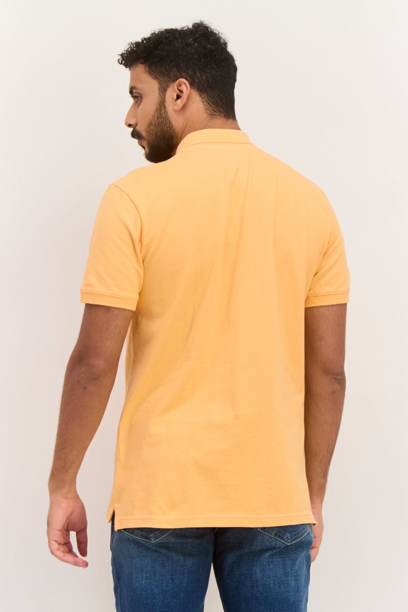 GAP تي شيرت بولو قصير الأكمام للرجال بتصميم عادي مع شعار مطرز، برتقالي - Image 4