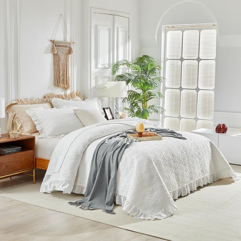 Uozzi Bedding Oversized Ruffled Quilt Set 100 * 100in Queen Size Solid Shabby Chic Farmhouse Ruffles 3PC Quilted Bedding Rustic Coverlet & Sets Lightweight Fluffy Summer Bedspread with Shams for Women Men White - Image 2