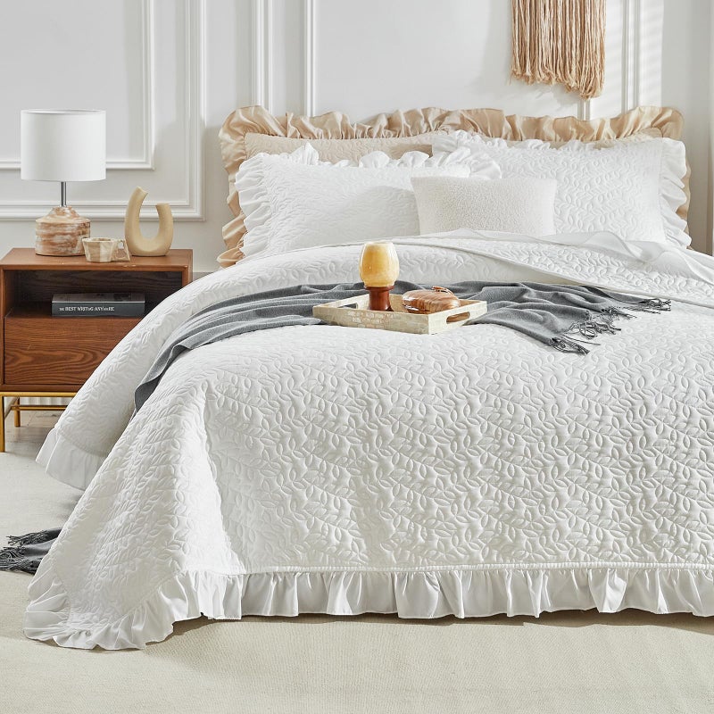 Uozzi Bedding Oversized Ruffled Quilt Set 100 * 100in Queen Size Solid Shabby Chic Farmhouse Ruffles 3PC Quilted Bedding Rustic Coverlet & Sets Lightweight Fluffy Summer Bedspread with Shams for Women Men White - Image 3