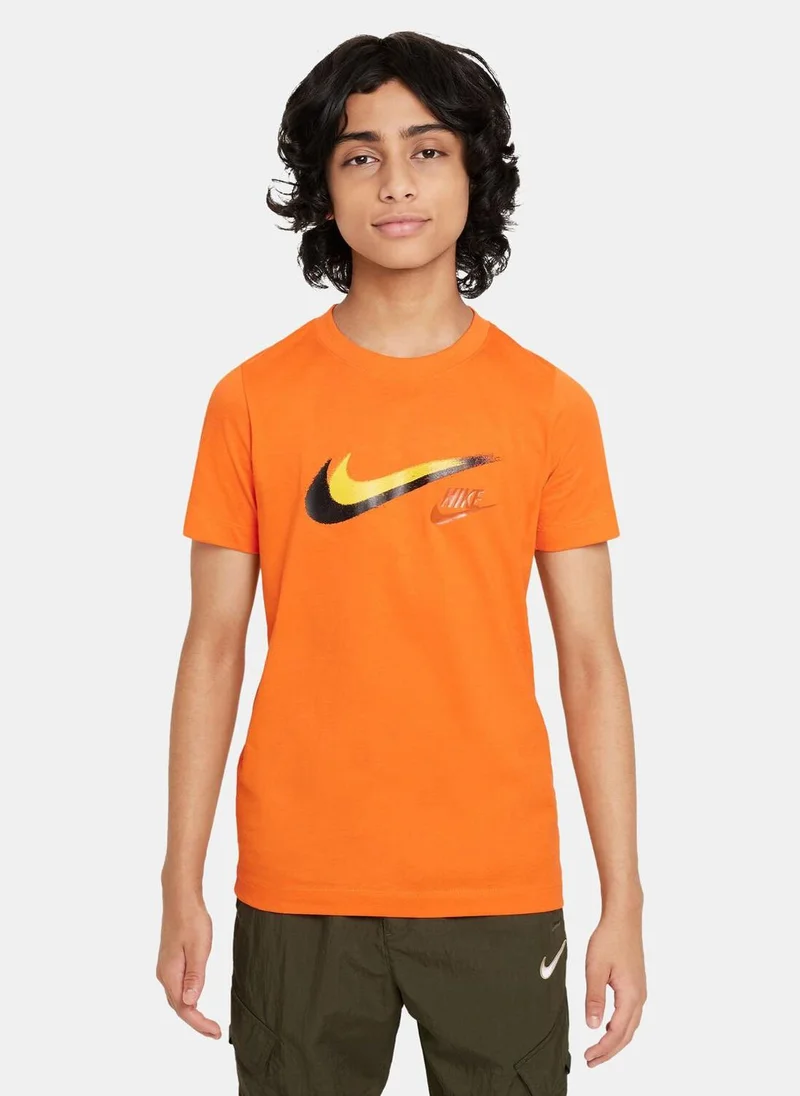 نايكي Kids' Sportswear Graphic T-Shirt (Older Kids)