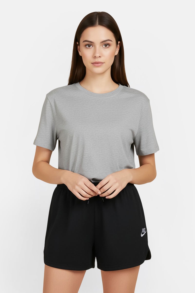 Nike شورتات خارجية مطرزة للنساء بمقاسات كبيرة، أسود - Image 1