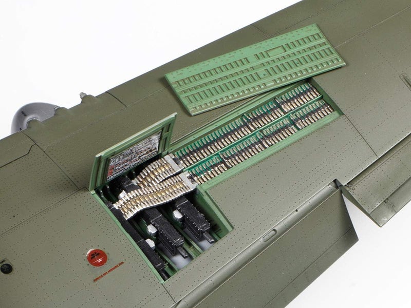 TAMIYA TM60322 P-51D MUSTANG Hobby Model Kit - 1:32 Scale Aircraft with Detailed Cockpit and Figures - Image 4