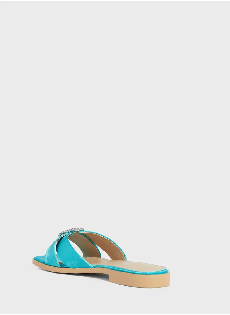 خزانة Encrusted Buckle Satin Flat Sandal