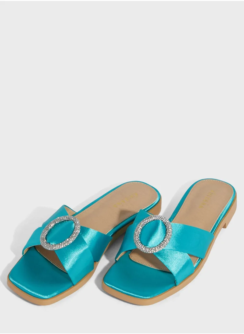خزانة Encrusted Buckle Satin Flat Sandal