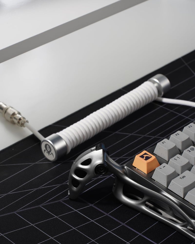 Gravastar كابل USB متعرج من غرافا ستار، مناسب لوحات المفاتيح الميكانيكية - أبيض - Image 4