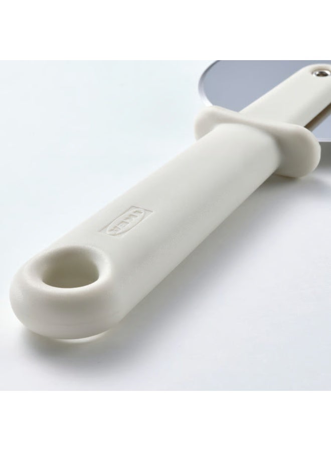 أيكيا قطاعة بيتزا، عجلة بيتزا كلاسيكية بشفرة حادة لقطع القشور والفطائر والمزيد، مع واقي أصابع مدمج للسلامة وقبضة مريحة لحماية الأصابع، آمنة للاستخدام في غسالة الأطباق (أبيض فاتح) - Image 4