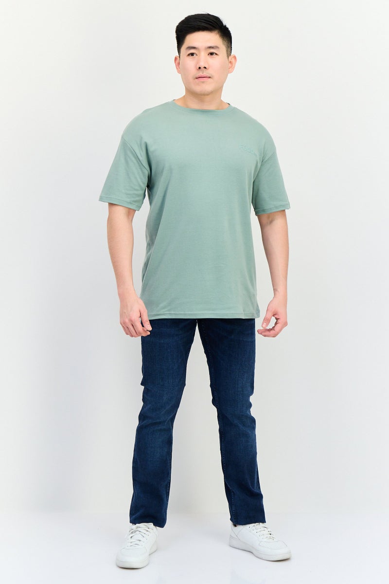 Fudo تي شيرت للرجال بأكمام قصيرة وياقة دائرية بشعار العلامة التجارية، ساجي - Image 3