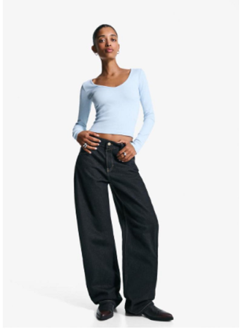 قميص داخلي نسائي من مانيكان بفتحة رقبة على شكل حرف V عميقة وأكمام طويلة وقصّة ملائمة للجسم - Image 5