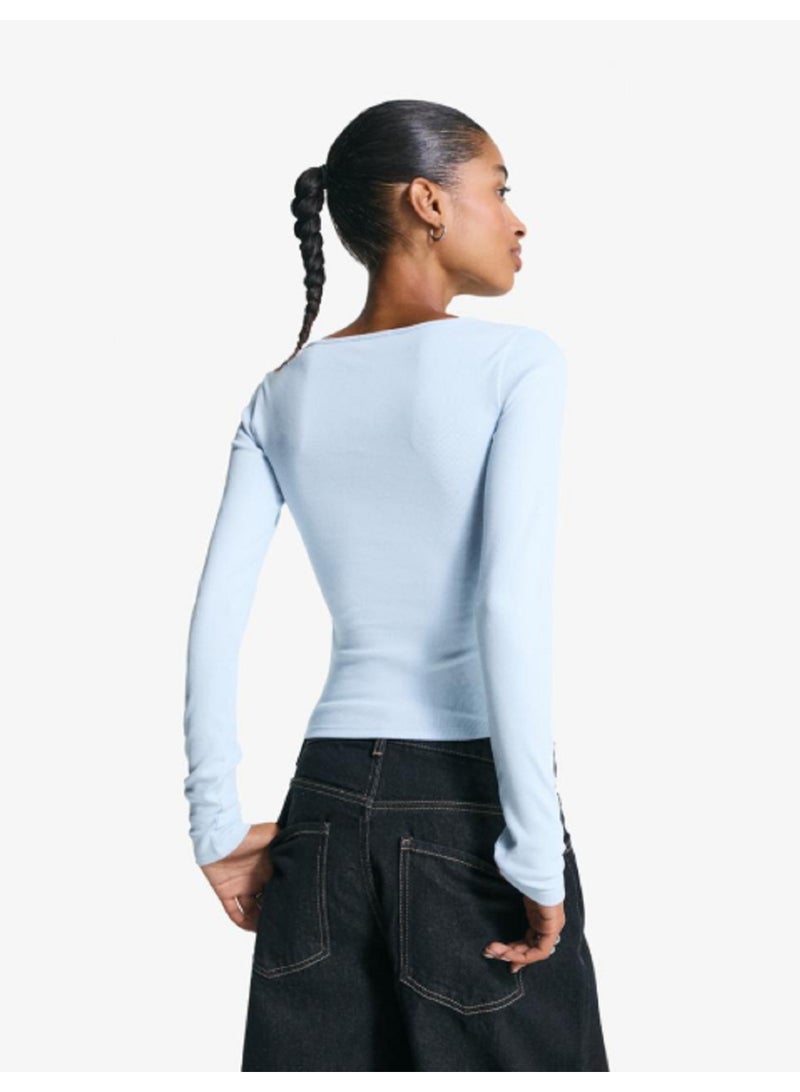 قميص داخلي نسائي من مانيكان بفتحة رقبة على شكل حرف V عميقة وأكمام طويلة وقصّة ملائمة للجسم - Image 2