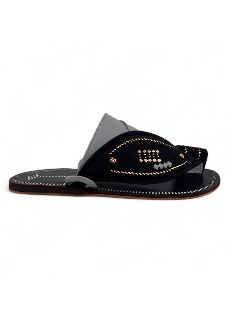 AL Fanoos Handcrafted heritage leather slippers  - Image 4