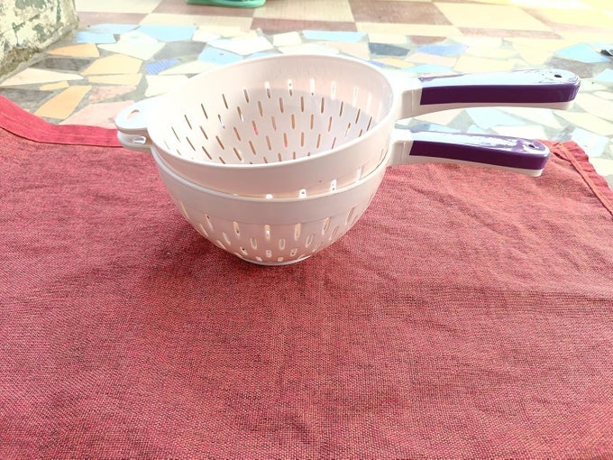 PLASTIC DRAIN BASKET/WASHING BOWL FOR FRUITS, VEGETABLES, PASTA, POHA WITH HANDLE 2 PIECES