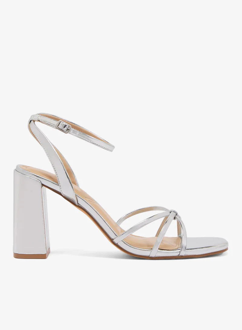 ترافل من نمشي صنادل بكعب عالٍ بحزام