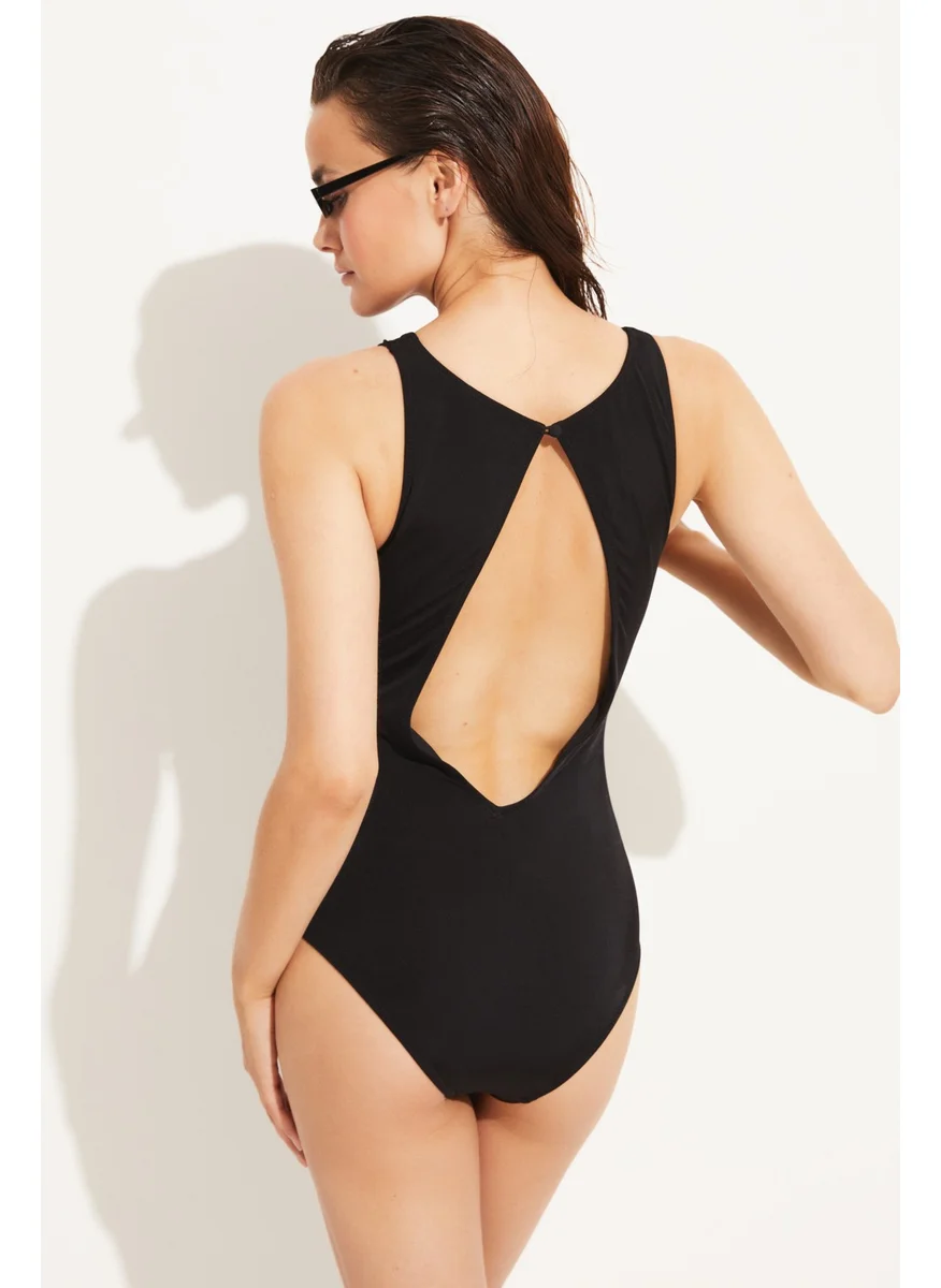 جون Halter Neck Back Detail Swimsuit