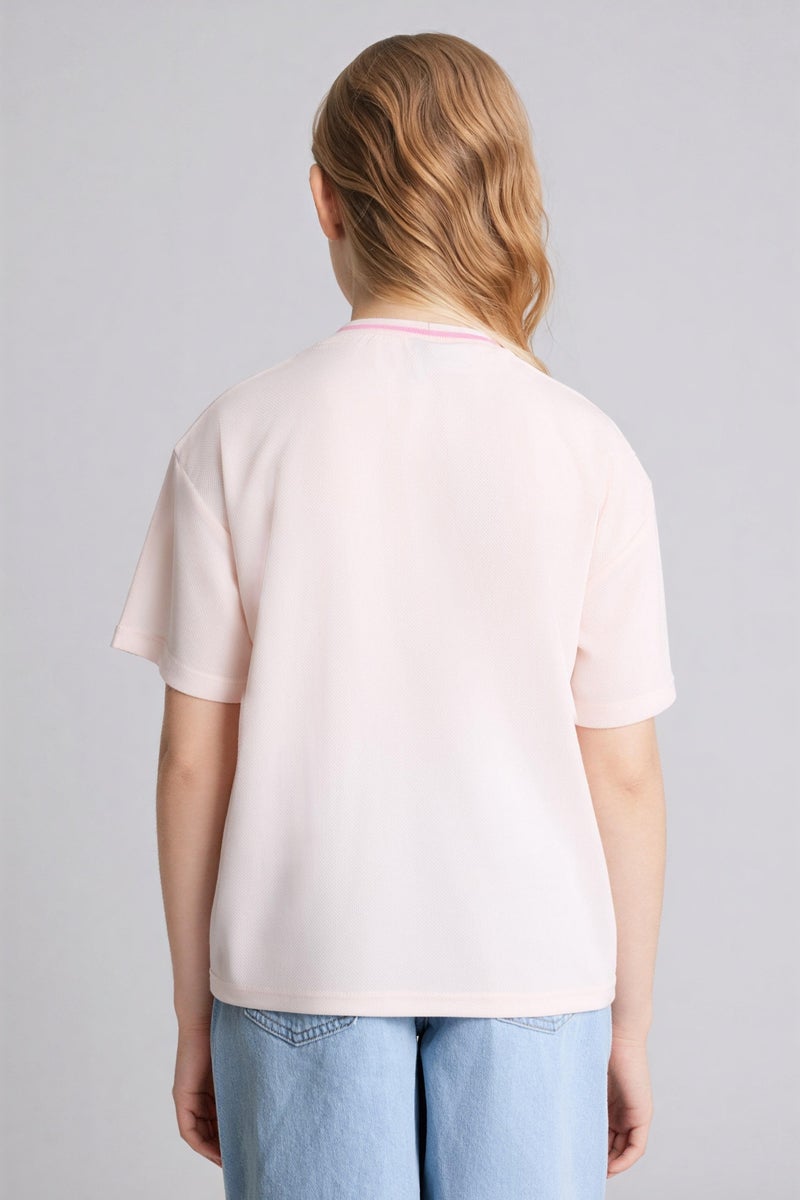 ديفاكتو تيشيرت بناتي نص كم اوفر سايز بياقة V من هيلو كيتي - Image 5