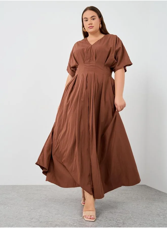 Styli Styli Plus Size Plain Short Sleeves Pleated A-Line Maxi Dress
