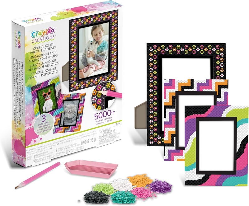 Crayola مجموعة كريستال كريشنز | تصميم وتزيين الإكسسوارات والملابس والقرطاسية تشمل أدوات للمشاريع الإبداعية اصنع حتى 30 مشروعًا مع أكثر من 12,000 قطعة | زين الملصقات، الأساور، المجلات، 8+ - Image 1