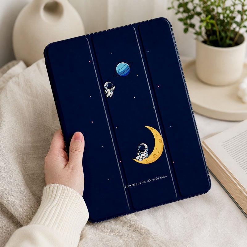 Tablet Case for iPad, Astronauts One Side Of The Moon, iPad Protective Case for Mini Air Pro 4 5 6 7 8 9 10 11 12, for 7.9 8.3 9.7 10.2 10.5 10.9 11 12.9 13 inch Clear Acrylic Shockproof Cover with Stand - Image 4