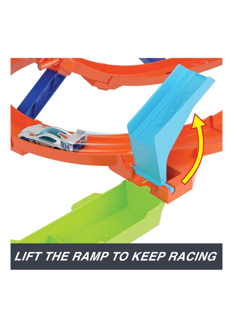 Hot Wheels Hot Wheels Action Loop Cyclone Challenge Track Set with 1:64 Scale  - Image 2