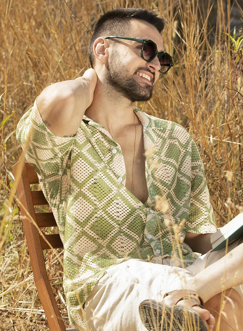 Campus Sutra Men's Grass Green & Pale Yellow Geometric Block Oversized Shirt For Casual Wear | Spread Collar | Short Sleeve | Button Closure | Shirt Crafted With Comfort Fit For Everyday Wear