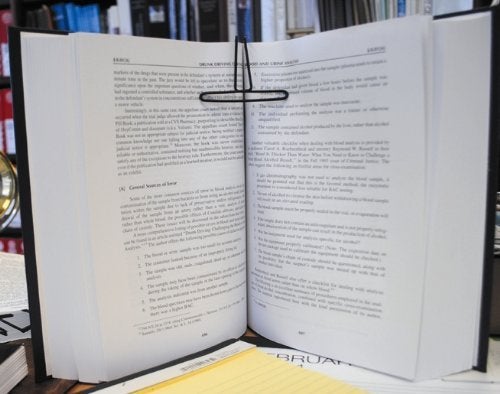 Smartwares Book Magic Book Clip and Stand (Black), Portable, Metal Clip Holds Books Upright, for Reading, for Book Lovers, Made in USA - Image 3