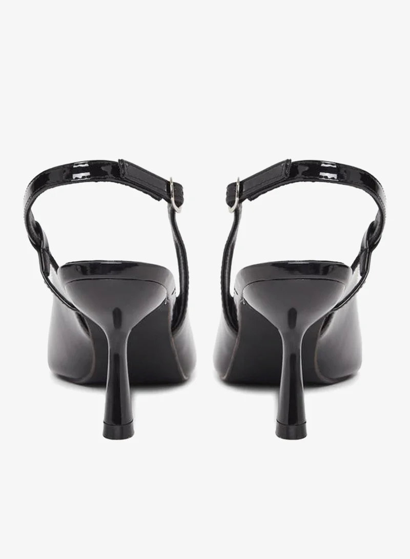 ستايلي حذاء بكعب رفيع من الجلد اللامع بحزام خلفي