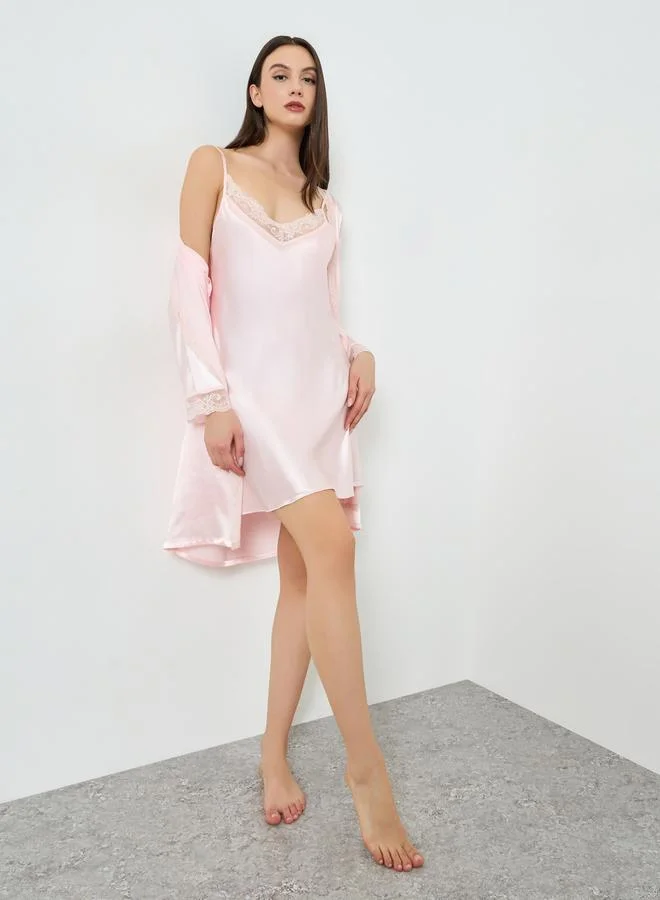 ستايلي مجموعة من 2 روب وقميص نوم ساتان بتفاصيل دانتيل