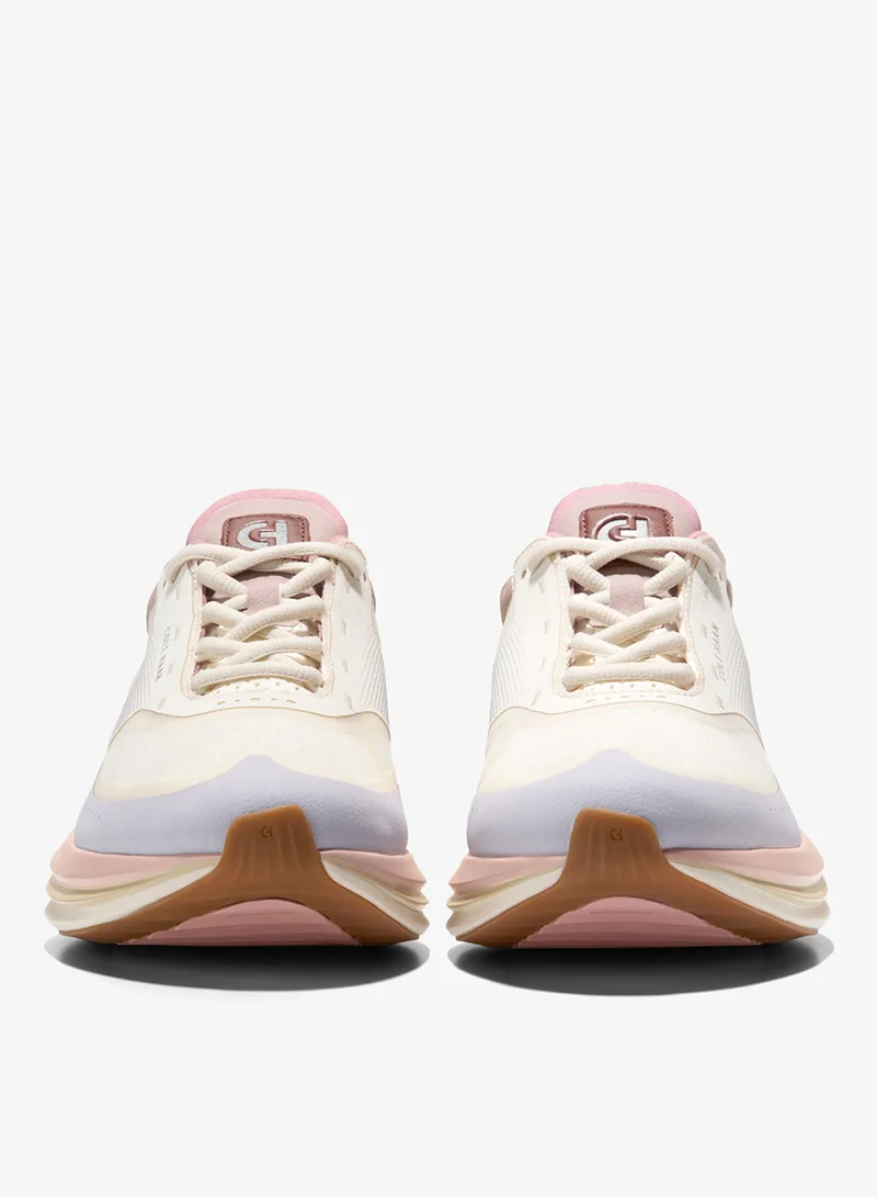 كول هان بتقنيات مبتكرة وحصرية، يمنحك حذاء الجري "أورجنال جراند كوادستار" خفّة لا توصف وانطلاقة مرنة مع كل خطوة، لتشعر بطاقة تردّد تدفعك للأمام في كل لحظة. بطانة الكعب المصممة لتحتضن القدم، والشبك القابل للتهوية لتدفق الهواء، والتصميم الداخلي المدعّم—كلها عناصر تتكامل لتمنحك إحساس الملاءمة المثالية والدعم المتكامل. اختر هذا الحذاء لتعيش تجربة الجري بأقصى درجات الراحة والأداء… وكأنك تنطلق بلا حدود.