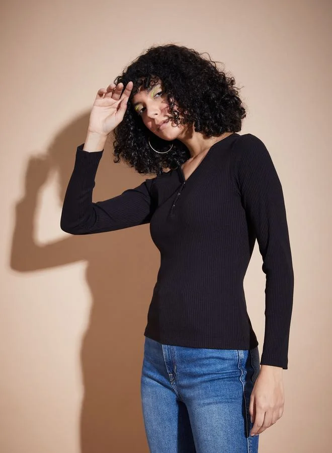 SASSAFRAS SASSAFRAS Ribbed V Neck Button Detail Regular Fit Top