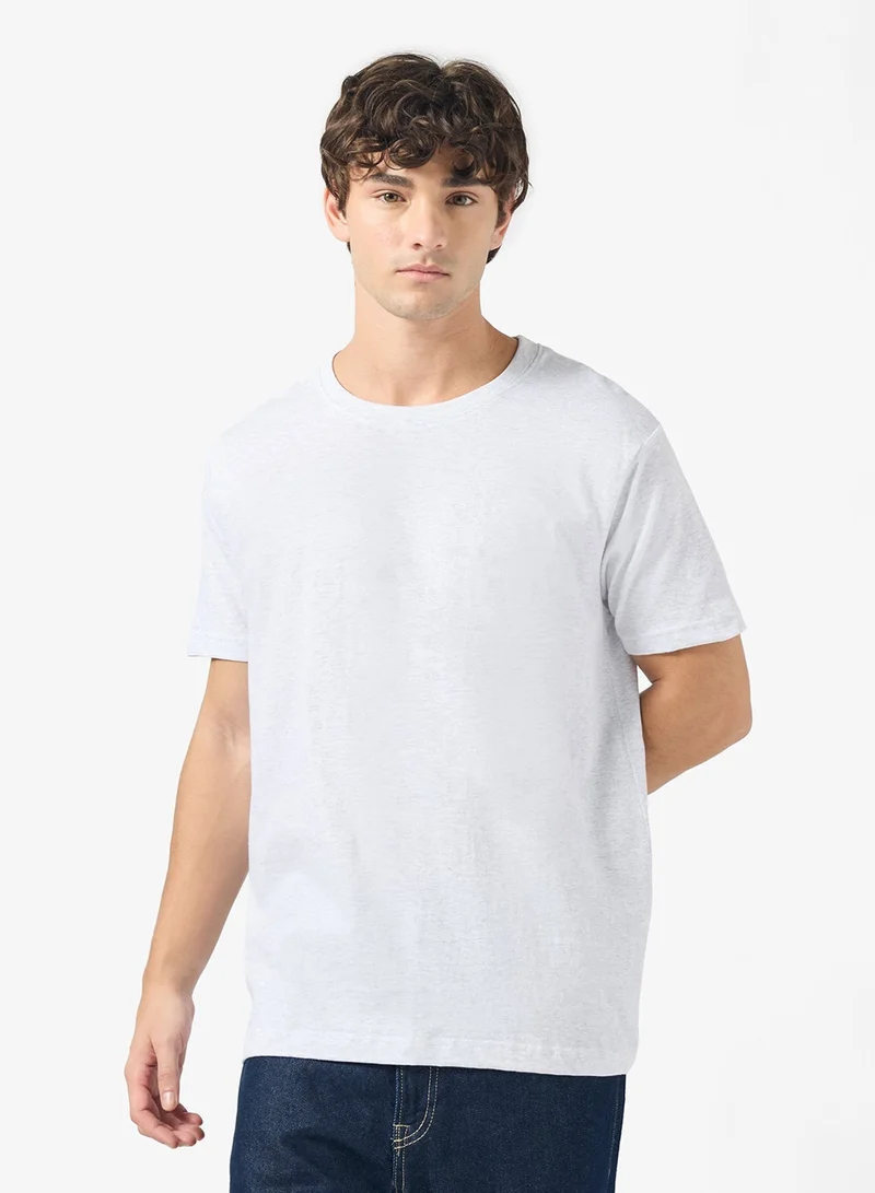 سفنتي فايف بيسيكس عبوة من  تيشيرتات بياقة دائرية