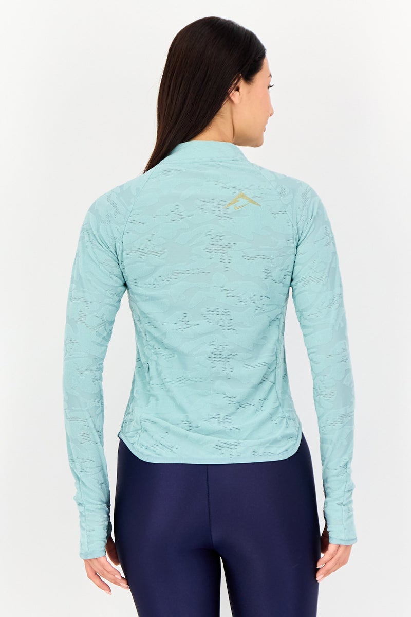 Nike سويت شيرت تدريب طويل الأكمام للنساء بتصميم نحيف، ساج - Image 4