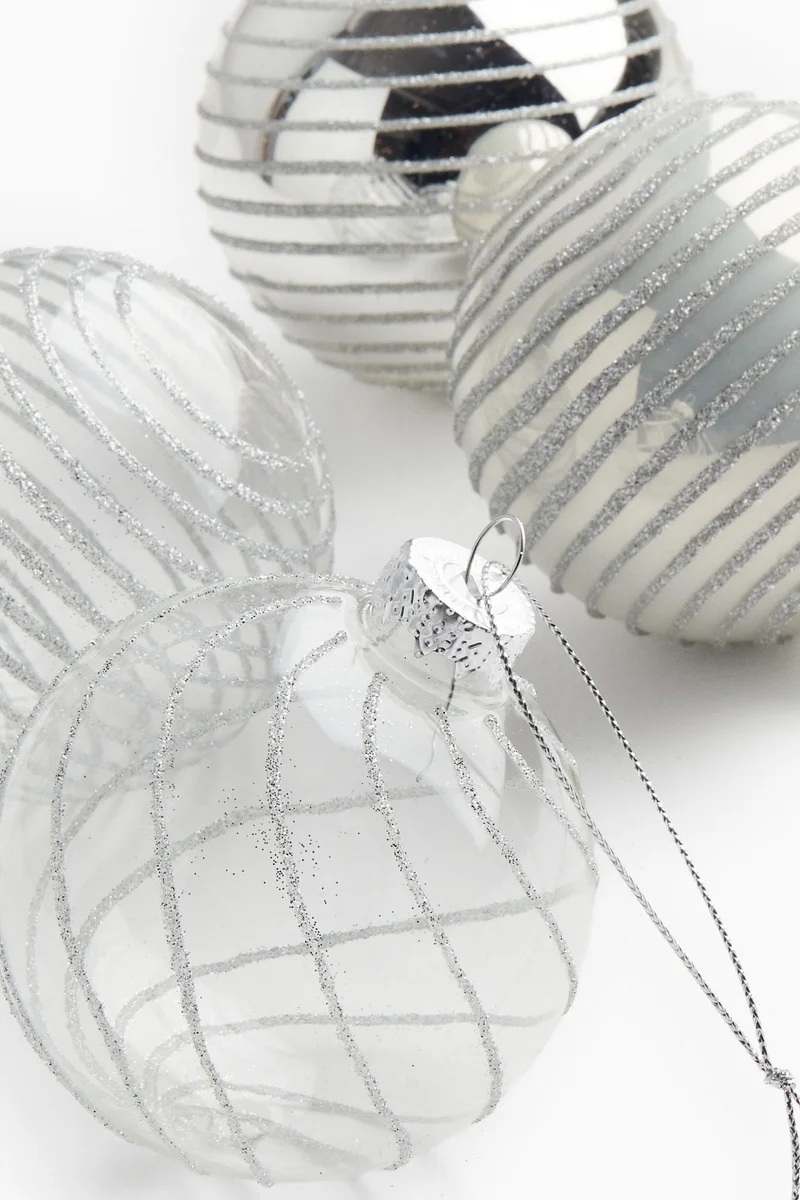 اتش اند ام كرات زجاجية مزينة بنقشات - عبوة من 4 قطع