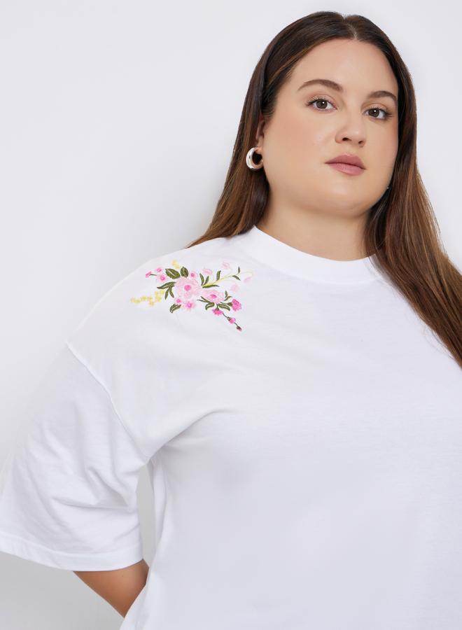Styli Plus Size Oversized T-Shirt with Floral Embroidery - Image 1