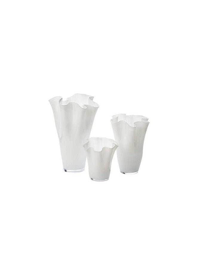 White Small Ruffle Vase - pzsku/ZB2E29991E4D5EA401315Z/45/_/1693486737/4e0c7f84-f534-4022-a35c-64bdc988ede2