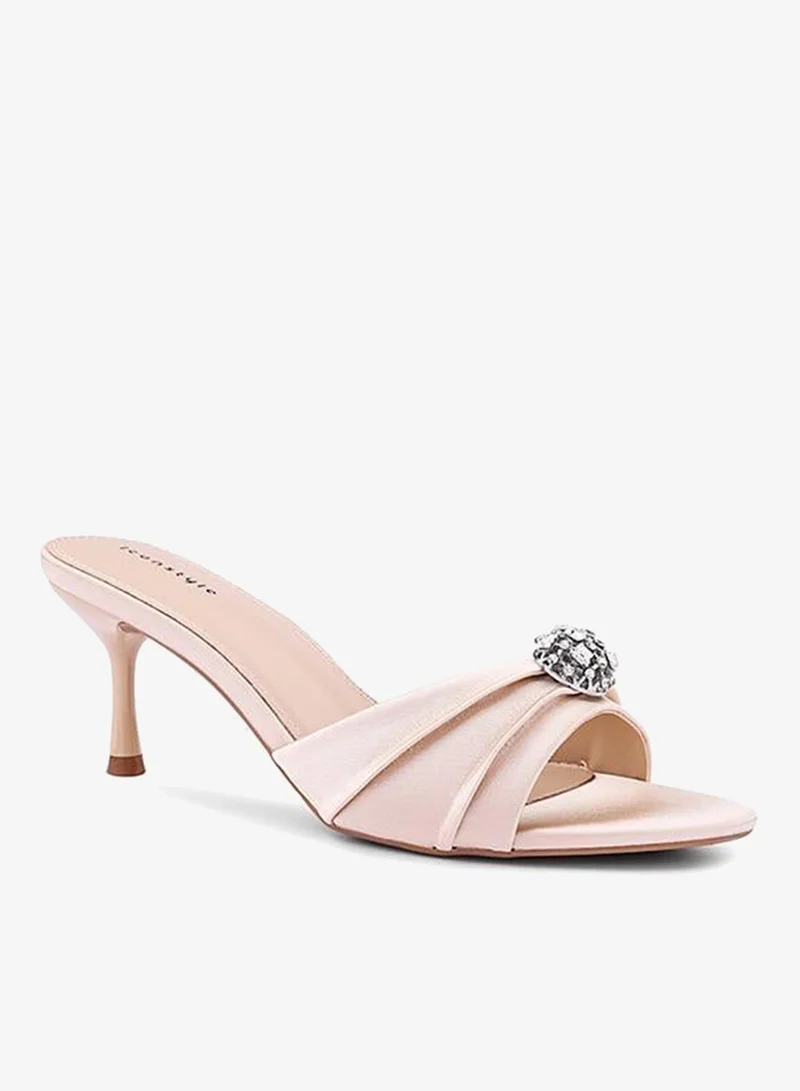 أيقون صنادل بكعب مزينة بأشرطة