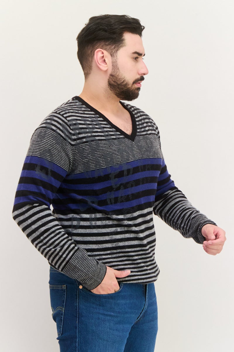 Ed Hardy سويت شيرت رجالي مزين بخطوط على شكل حرف V، رمادي - Image 3