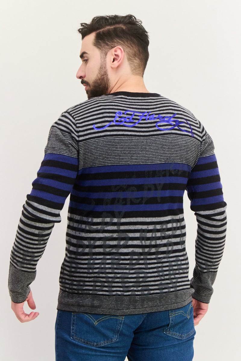 Ed Hardy سويت شيرت رجالي مزين بخطوط على شكل حرف V، رمادي - Image 2